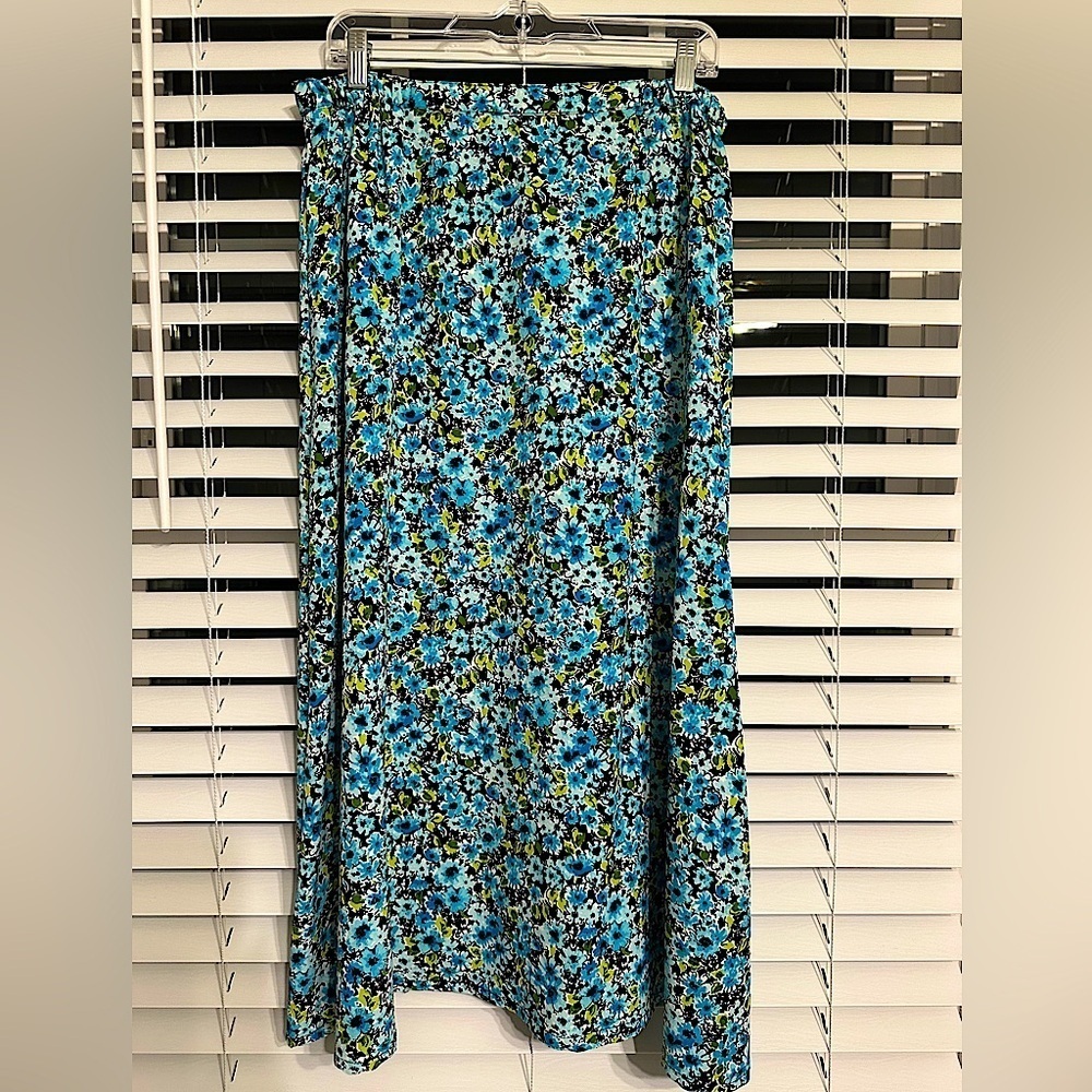 🛍️Christopher & Bank Button down open floral skirt size 12 - Picture 7 of 7